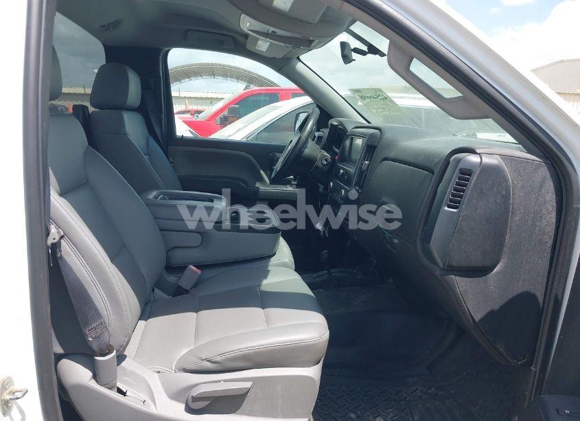 Photo 5 of 2018 Chevrolet Silverado 1500 WT (VIN 1GCNKNEC2JZ314908)