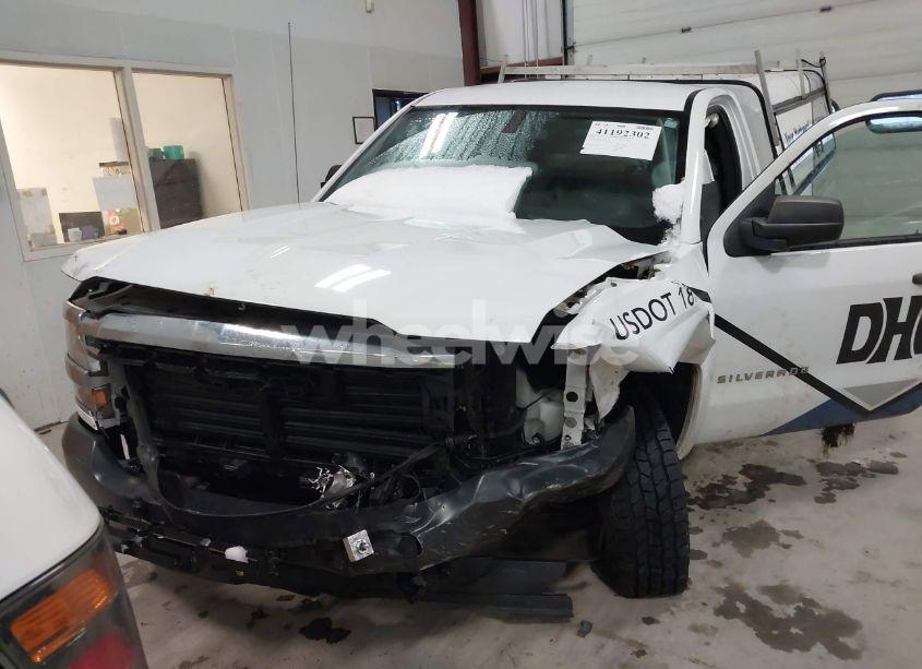 Photo 12 of 2018 Chevrolet Silverado 1500 WT (VIN 1GCNKNEC5JZ127081)