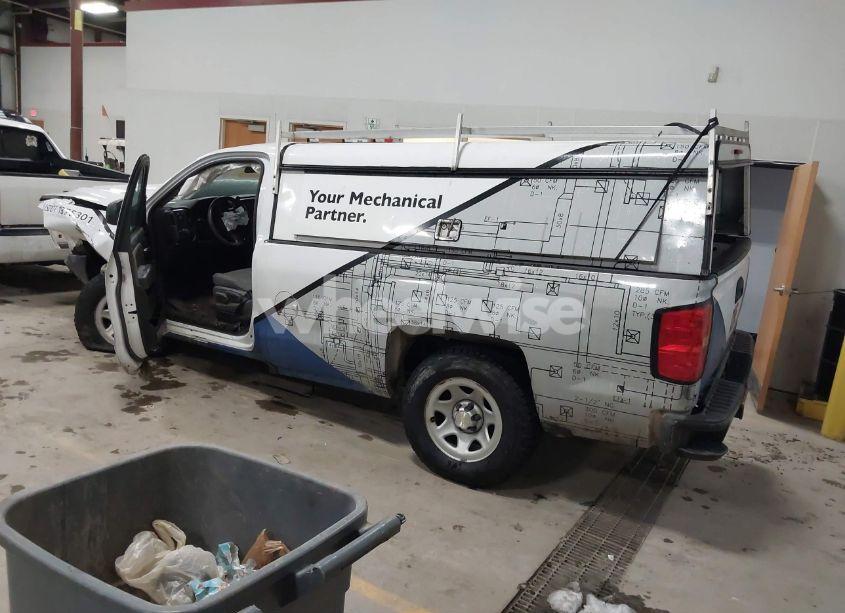 Photo 3 of 2018 Chevrolet Silverado 1500 WT (VIN 1GCNKNEC5JZ127081)