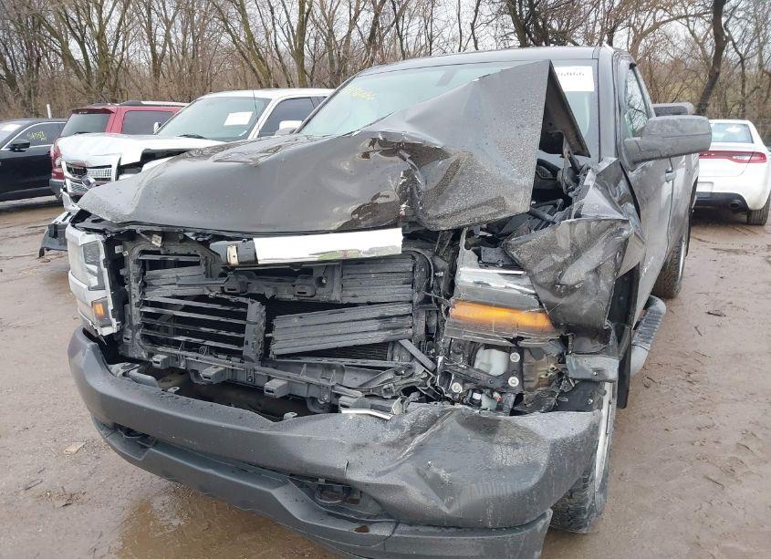 Photo 6 of 2018 Chevrolet Silverado 1500 WT (VIN 1GCNKNECXJZ224518)