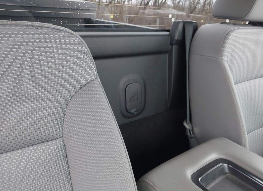 Photo 8 of 2018 Chevrolet Silverado 1500 WT (VIN 1GCNKNECXJZ224518)