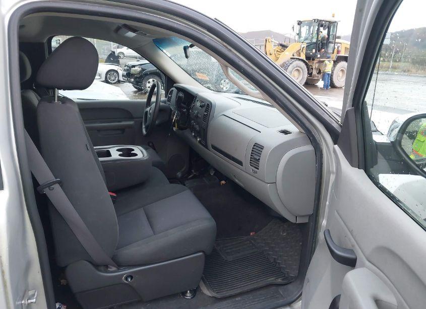 Photo 5 of 2011 Chevrolet Silverado 1500 WORK TRUCK (VIN 1GCNKPE00BZ200196)