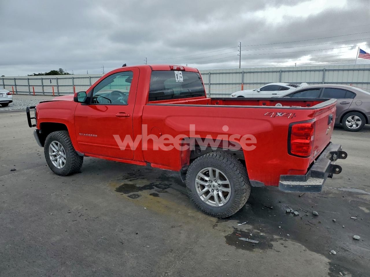 Photo 2 of 2018 CHEVROLET SILVERADO K1500 LT (VIN 1GCNKREC7JZ190819)