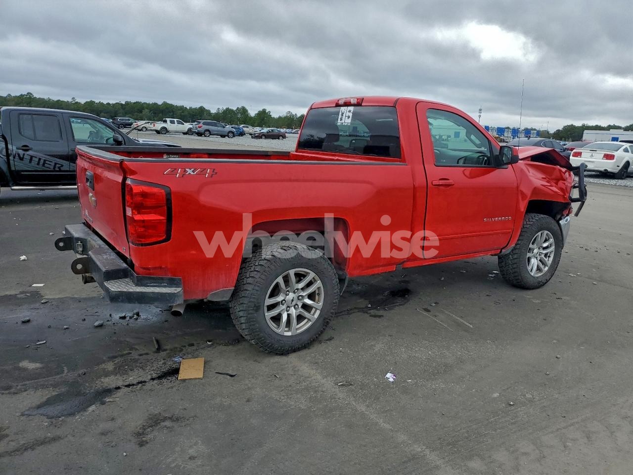 Photo 3 of 2018 CHEVROLET SILVERADO K1500 LT (VIN 1GCNKREC7JZ190819)