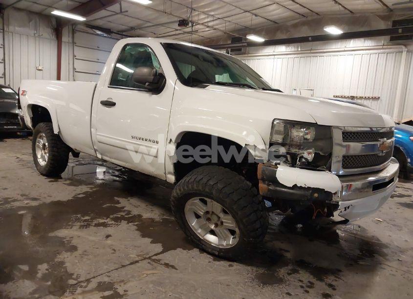 2013 Chevrolet Silverado 1500 LT (VIN 1GCNKSE02DZ169359) main photo