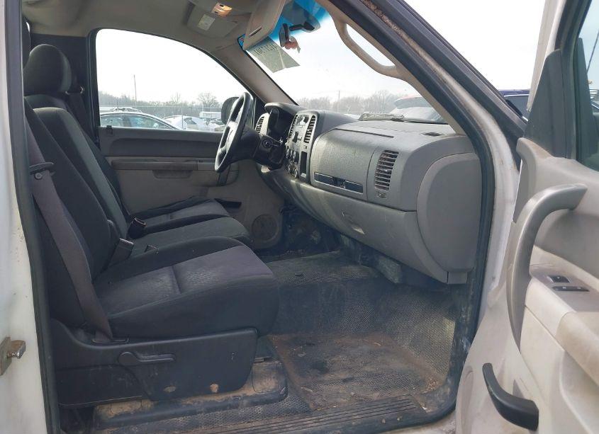 Photo 5 of 2010 Chevrolet Silverado C1500 (VIN 1GCPCPEA4AZ253707)