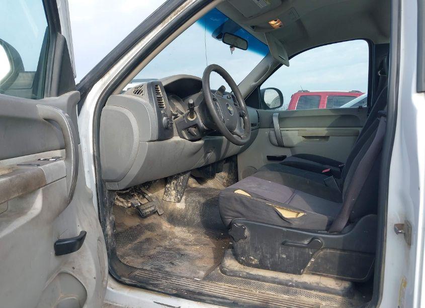 Photo 8 of 2010 Chevrolet Silverado C1500 (VIN 1GCPCPEA4AZ253707)