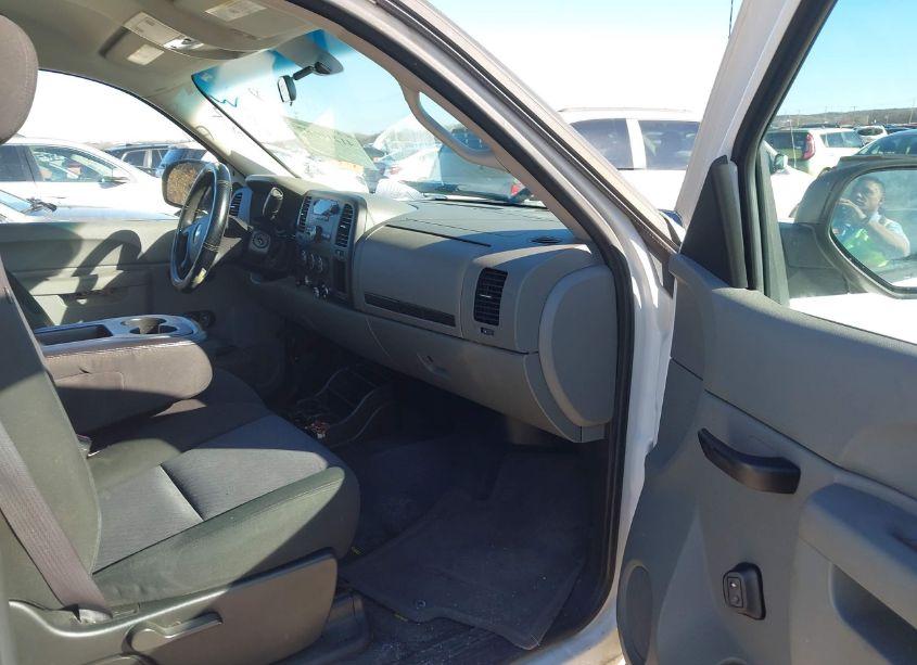 Photo 5 of 2010 Chevrolet Silverado 1500 WORK TRUCK (VIN 1GCPCPEX3AZ104581)