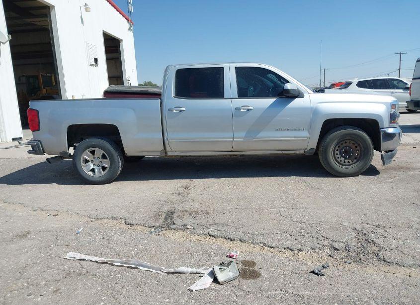 Photo 13 of 2018 Chevrolet Silverado 1500 1LT (VIN 1GCPCREC0JF129450)