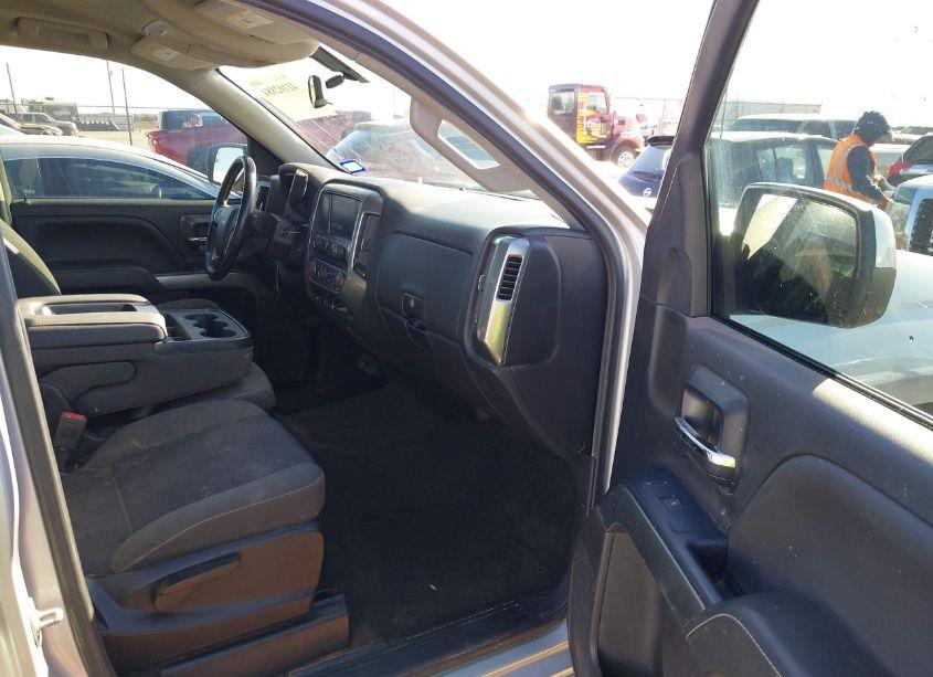 Photo 5 of 2018 Chevrolet Silverado 1500 1LT (VIN 1GCPCREC1JF215592)