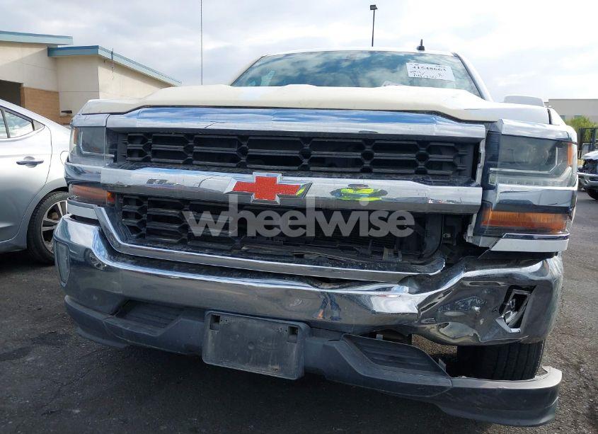 Photo 6 of 2018 Chevrolet Silverado 1500 1LT (VIN 1GCPCREC7JF152191)