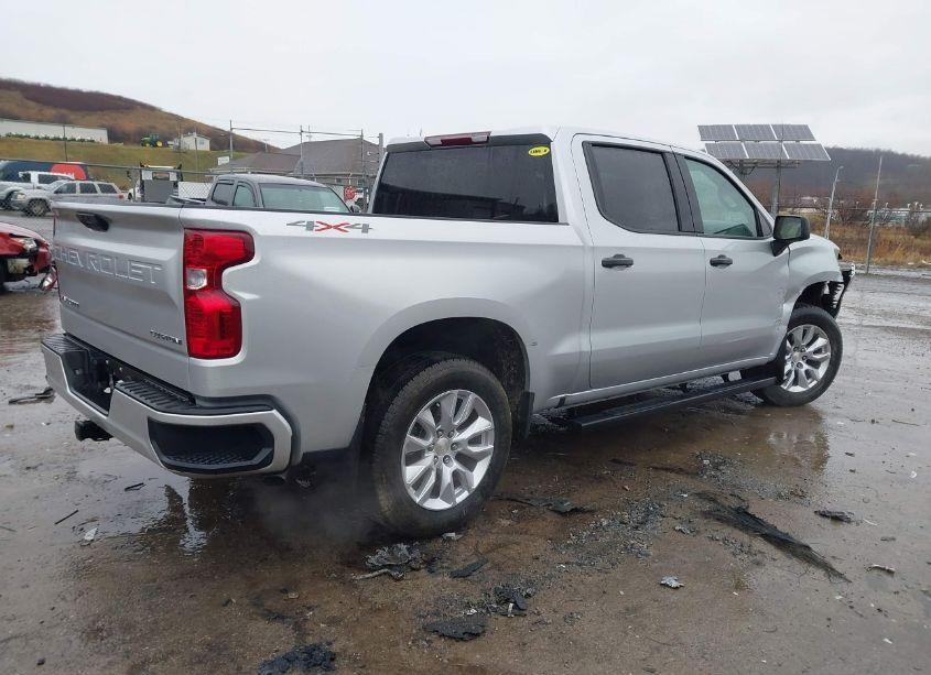 Photo 4 of 2022 Chevrolet Silverado 1500 4WD SHORT BED CUSTOM (VIN 1GCPDBEK0NZ525815)
