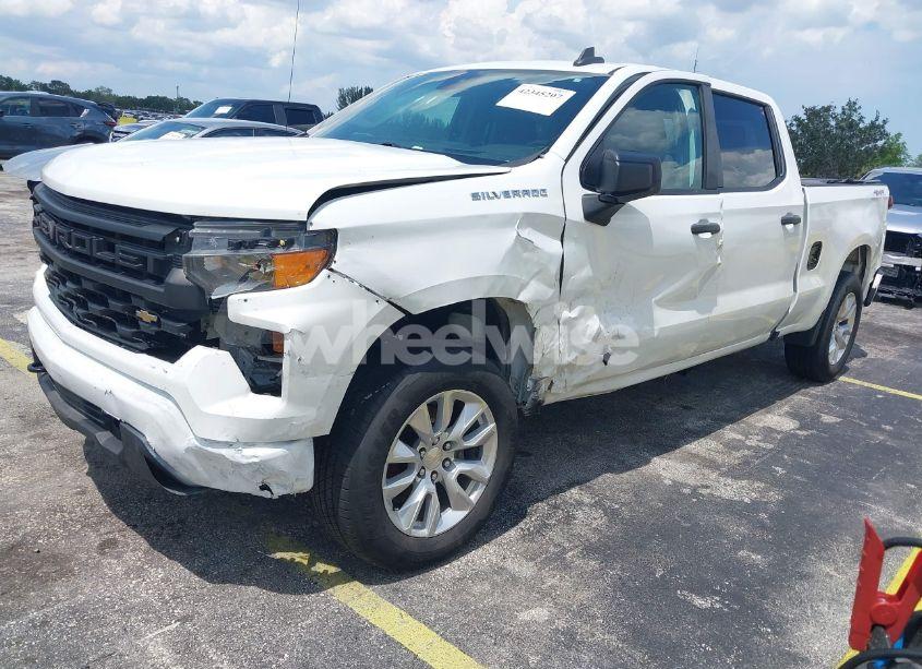 Photo 2 of 2022 Chevrolet Silverado 1500 4WD STANDARD BED CUSTOM (VIN 1GCPDBEK1NZ505511)