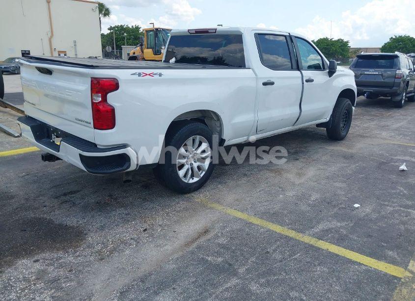 Photo 4 of 2022 Chevrolet Silverado 1500 4WD STANDARD BED CUSTOM (VIN 1GCPDBEK1NZ505511)