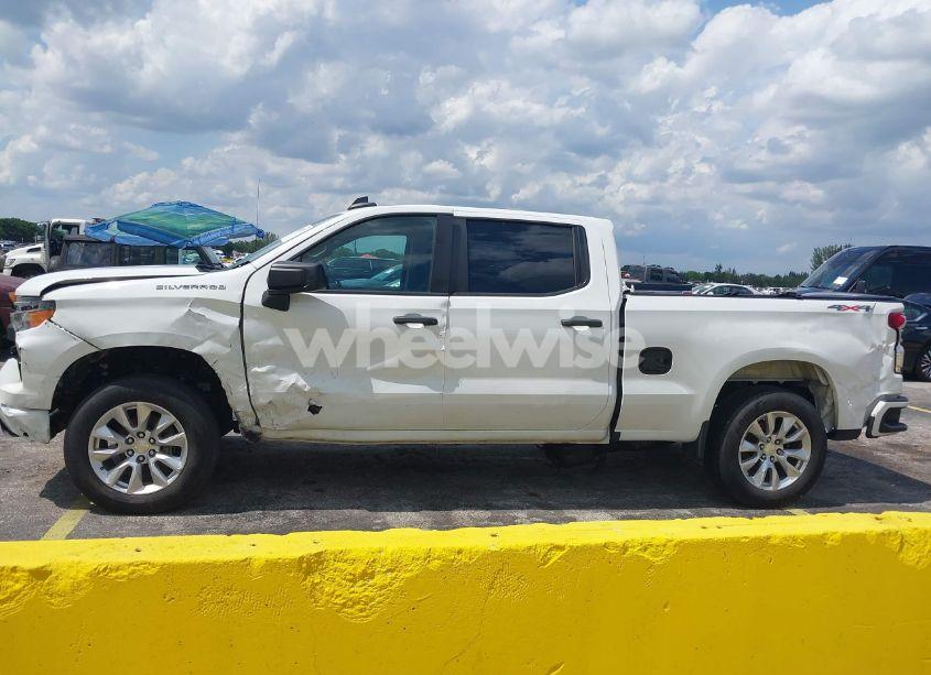 Photo 6 of 2022 Chevrolet Silverado 1500 4WD STANDARD BED CUSTOM (VIN 1GCPDBEK1NZ505511)