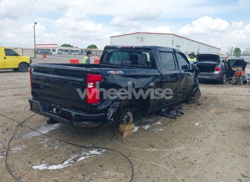 Photo 4 of 2022 Chevrolet Silverado 1500 4WD SHORT BED CUSTOM (VIN 1GCPDBEK1NZ559844)