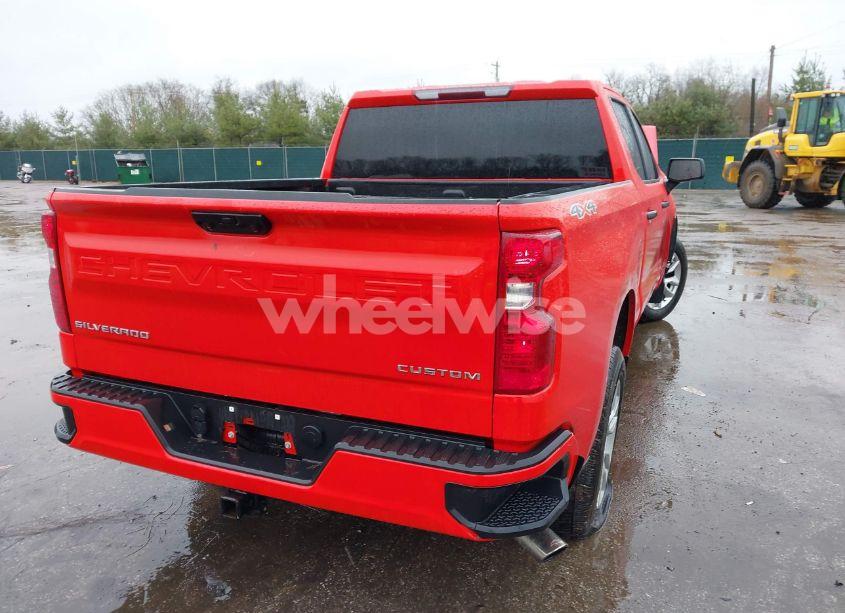 Photo 4 of 2022 Chevrolet Silverado 1500 4WD SHORT BED CUSTOM (VIN 1GCPDBEK2NZ638973)