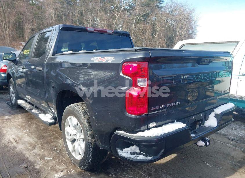 Photo 3 of 2022 Chevrolet Silverado 1500 4WD SHORT BED CUSTOM (VIN 1GCPDBEK7NZ583596)
