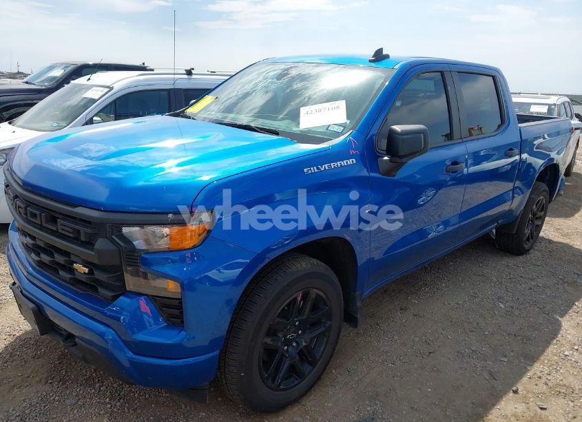 Photo 2 of 2022 Chevrolet Silverado 1500 4WD SHORT BED CUSTOM (VIN 1GCPDBEK9NZ631079)