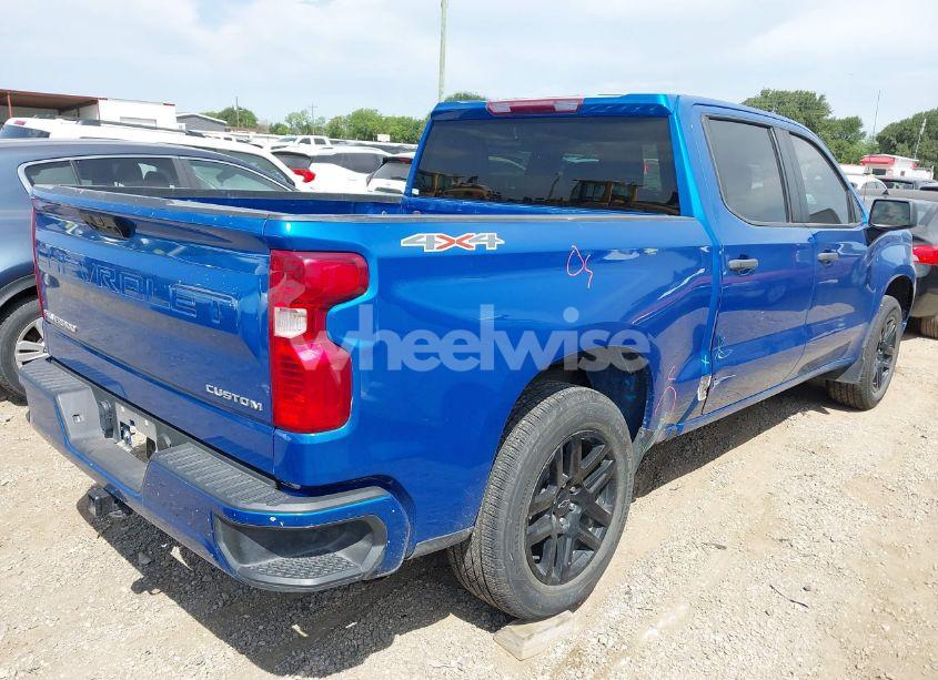Photo 4 of 2022 Chevrolet Silverado 1500 4WD SHORT BED CUSTOM (VIN 1GCPDBEK9NZ631079)