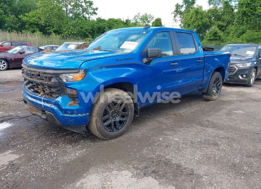 Photo 2 of 2022 Chevrolet Silverado 1500 4WD SHORT BED CUSTOM (VIN 1GCPDBEKXNZ527992)