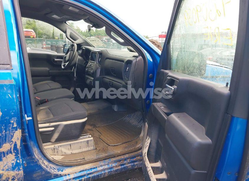 Photo 5 of 2022 Chevrolet Silverado 1500 4WD SHORT BED CUSTOM (VIN 1GCPDBEKXNZ527992)