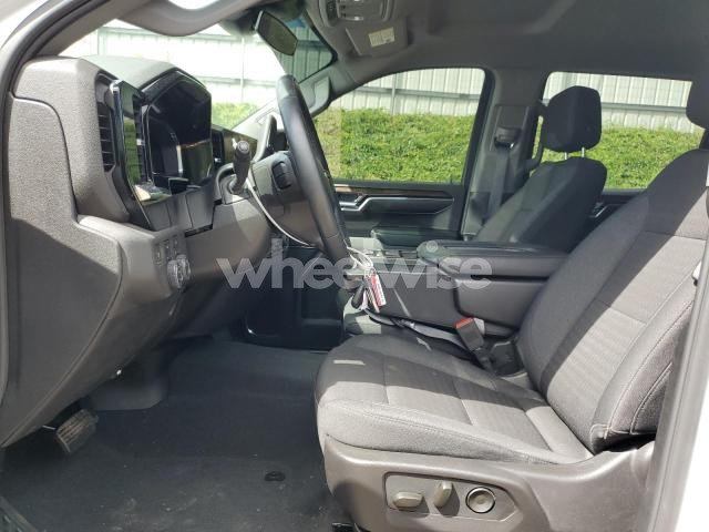 Photo 2 of 2024 CHEVROLET SILVERADO K1500 LT-L N/A (VIN 1GCPDKEK2RZ160334)