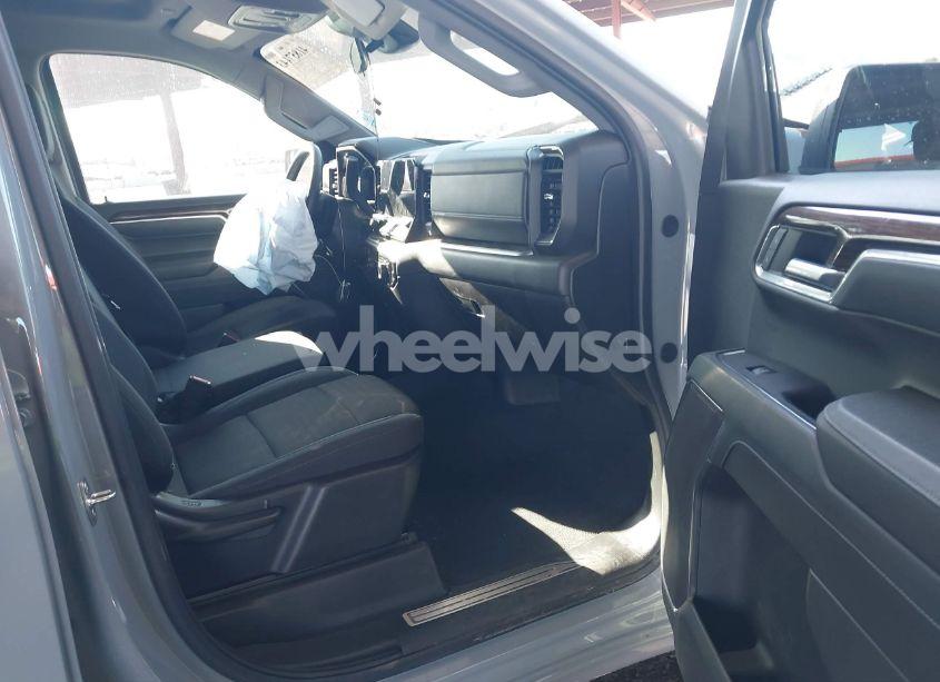 Photo 5 of 2024 Chevrolet Silverado 1500 4WD SHORT BED LT WITH 2FL (VIN 1GCPDKEK2RZ359108)