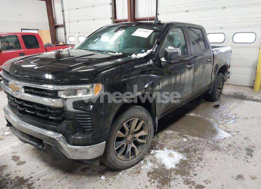 Photo 2 of 2022 Chevrolet Silverado 1500 4WD SHORT BED LT WITH 2FL (VIN 1GCPDKEK8NZ637083)