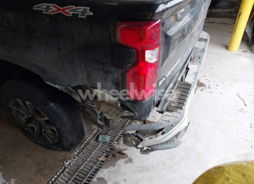Photo 3 of 2022 Chevrolet Silverado 1500 4WD SHORT BED LT WITH 2FL (VIN 1GCPDKEK8NZ637083)