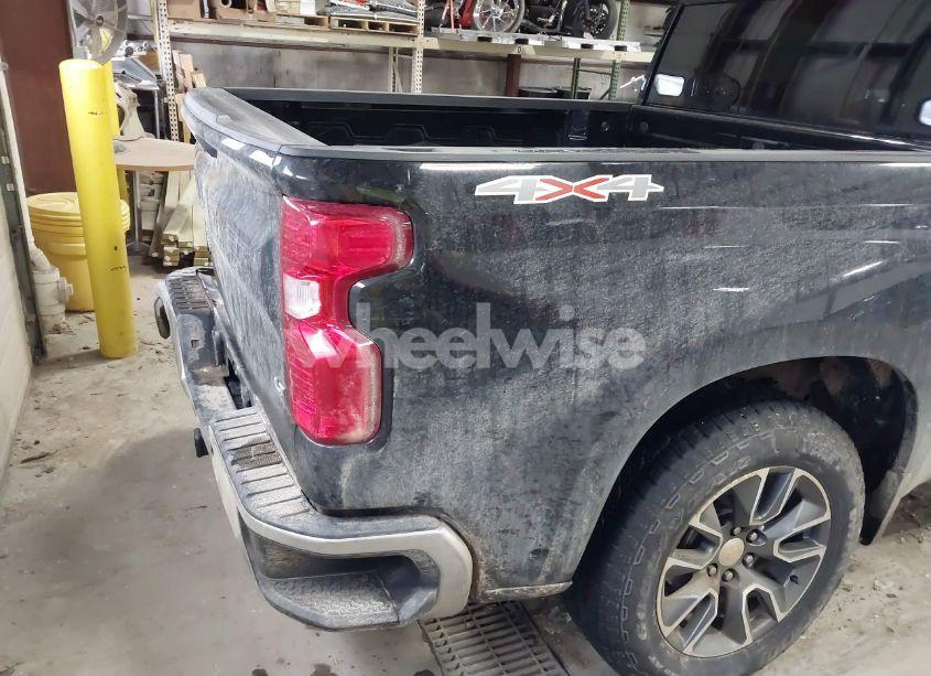 Photo 4 of 2022 Chevrolet Silverado 1500 4WD SHORT BED LT WITH 2FL (VIN 1GCPDKEK8NZ637083)