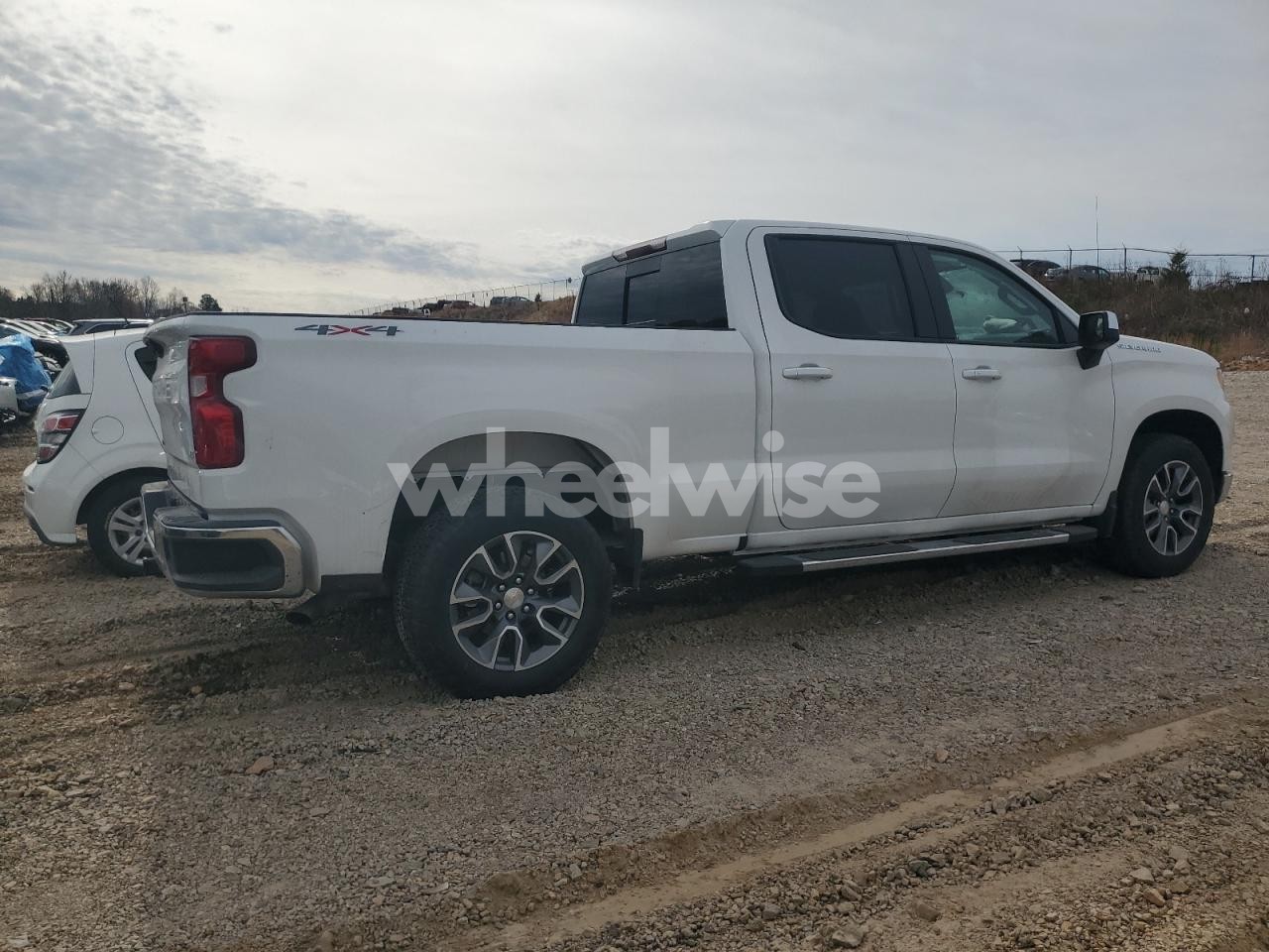 Photo 3 of 2025 CHEVROLET SILVERADO K1500 LT (VIN 1GCPKDEK1SZ253675)
