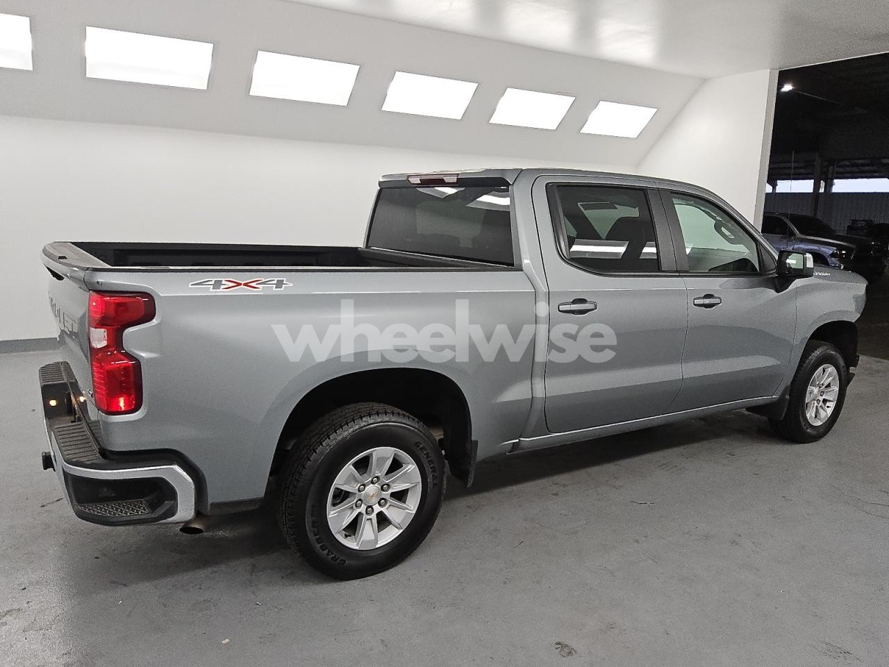 Photo 3 of 2025 CHEVROLET SILVERADO K1500 LT (VIN 1GCPKDEK9SZ251656)