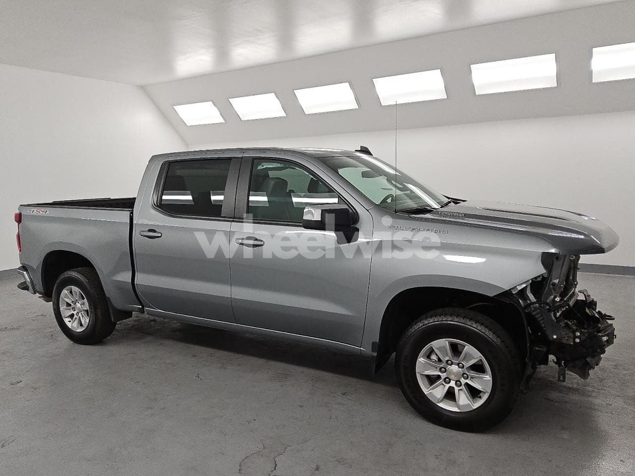 Photo 4 of 2025 CHEVROLET SILVERADO K1500 LT (VIN 1GCPKDEK9SZ251656)