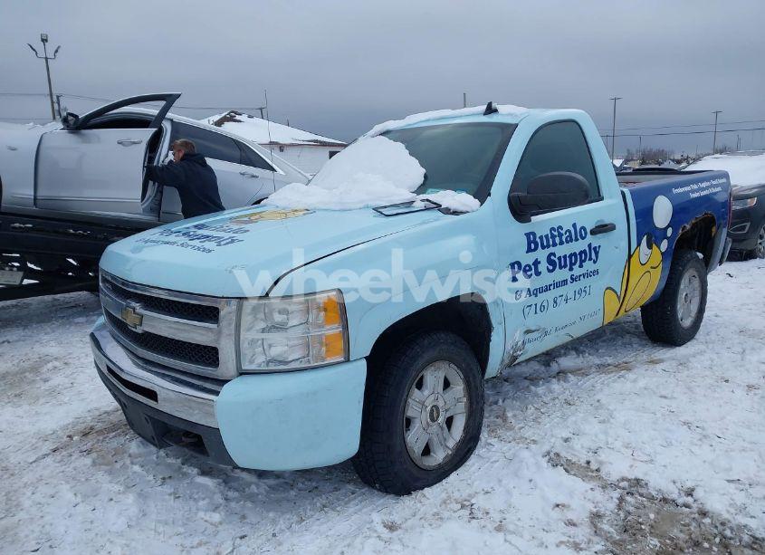 Photo 2 of 2010 Chevrolet Silverado 1500 LT (VIN 1GCPKSE01AZ297077)