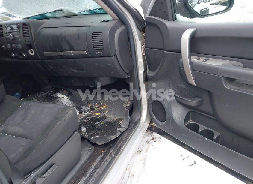 Photo 5 of 2010 Chevrolet Silverado 1500 LT (VIN 1GCPKSE01AZ297077)