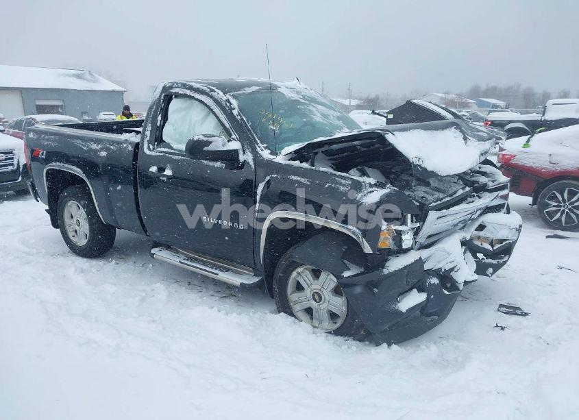 2010 Chevrolet Silverado 1500 LT (VIN 1GCPKSE05AZ291038) main photo