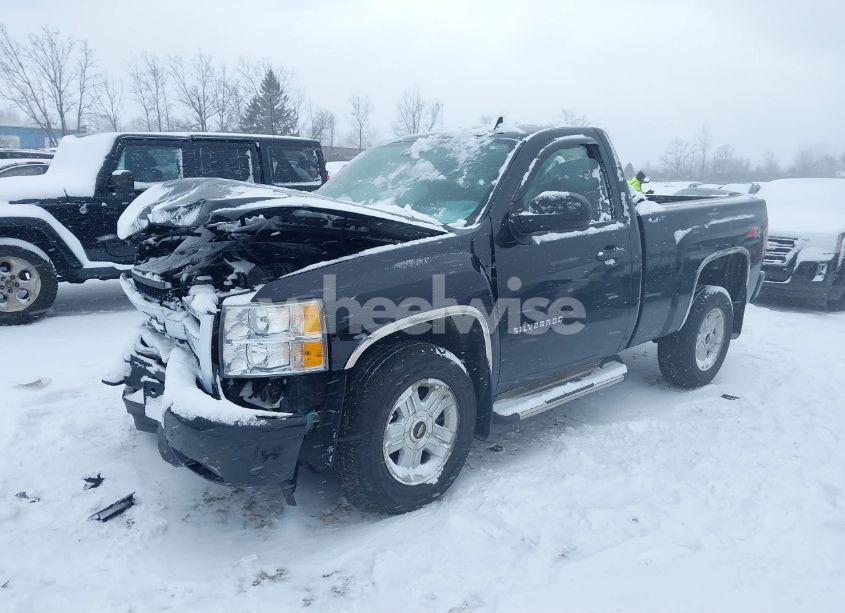 Photo 2 of 2010 Chevrolet Silverado 1500 LT (VIN 1GCPKSE05AZ291038)