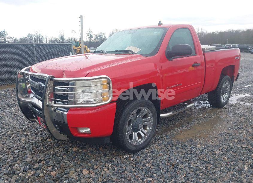 Photo 2 of 2010 Chevrolet Silverado 1500 LT (VIN 1GCPKSE06AZ202884)