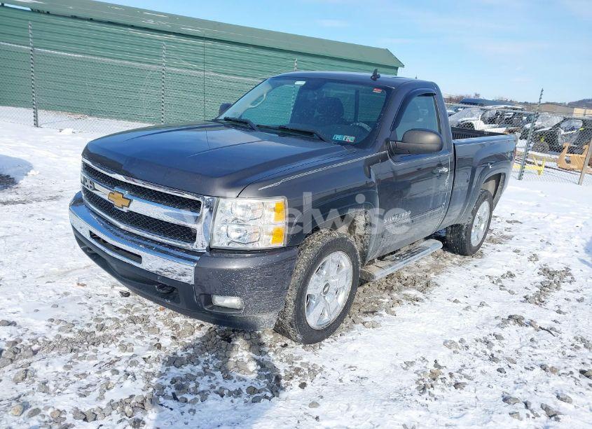 Photo 2 of 2010 Chevrolet Silverado 1500 LT (VIN 1GCPKSE07AZ265542)