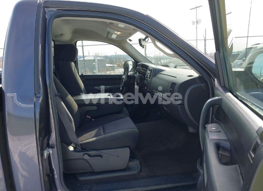 Photo 5 of 2010 Chevrolet Silverado 1500 LT (VIN 1GCPKSE07AZ265542)