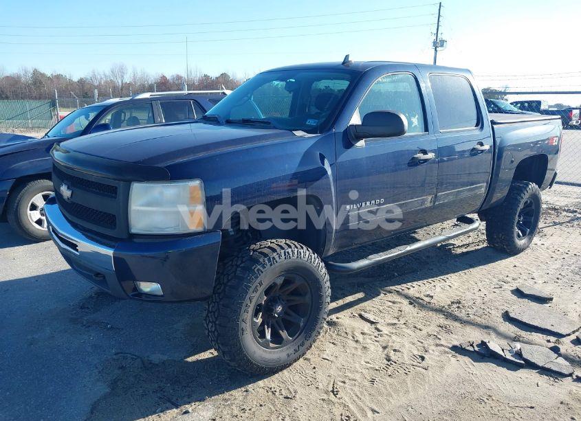 Photo 2 of 2011 Chevrolet Silverado 1500 LT (VIN 1GCPKSE30BF152108)