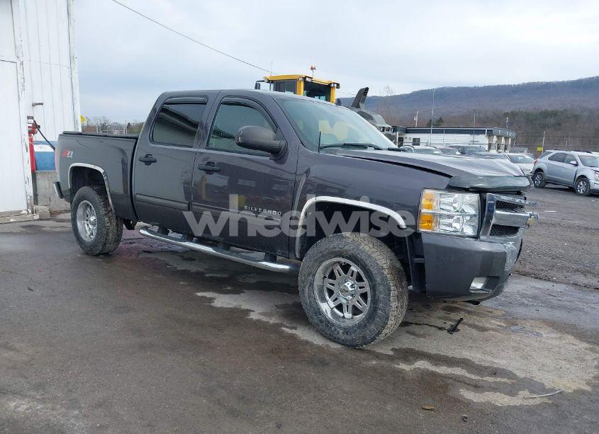 2011 Chevrolet Silverado 1500 LT (VIN 1GCPKSE30BF161097) main photo