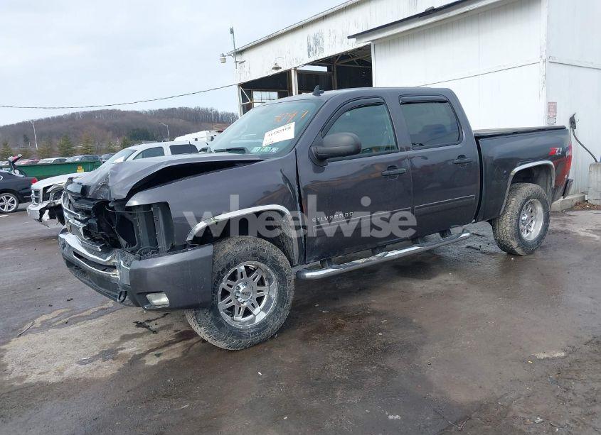 Photo 2 of 2011 Chevrolet Silverado 1500 LT (VIN 1GCPKSE30BF161097)