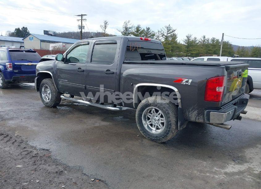 Photo 3 of 2011 Chevrolet Silverado 1500 LT (VIN 1GCPKSE30BF161097)