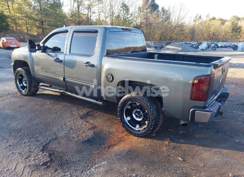 Photo 3 of 2011 Chevrolet Silverado 1500 LT (VIN 1GCPKSE32BF168147)
