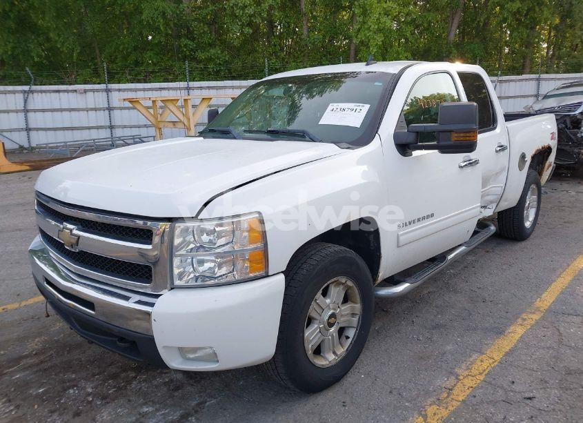 Photo 2 of 2011 Chevrolet Silverado 1500 LT (VIN 1GCPKSE33BF226038)