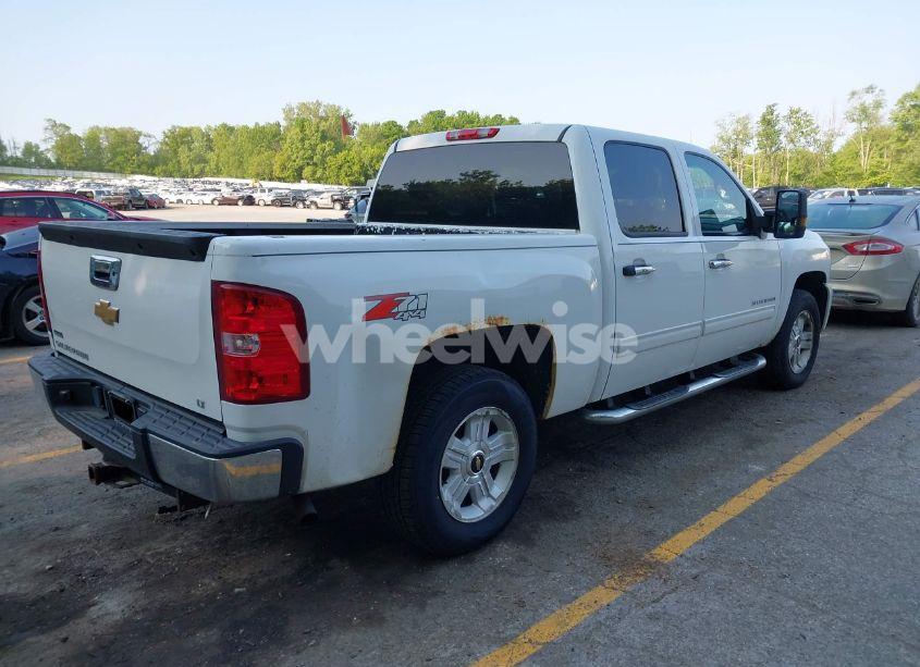 Photo 4 of 2011 Chevrolet Silverado 1500 LT (VIN 1GCPKSE33BF226038)