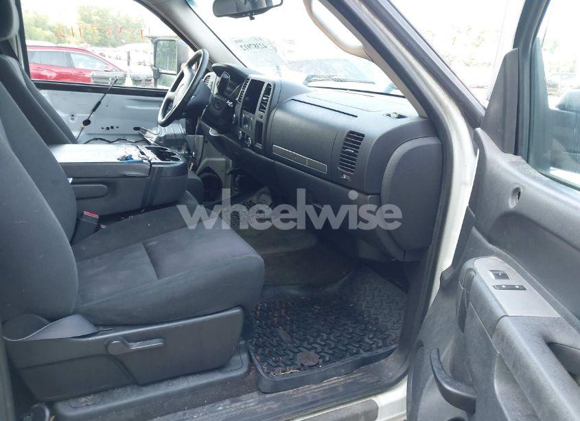 Photo 5 of 2011 Chevrolet Silverado 1500 LT (VIN 1GCPKSE33BF226038)