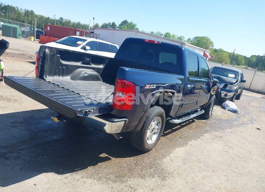 Photo 4 of 2011 Chevrolet Silverado 1500 LT (VIN 1GCPKSE34BF172359)